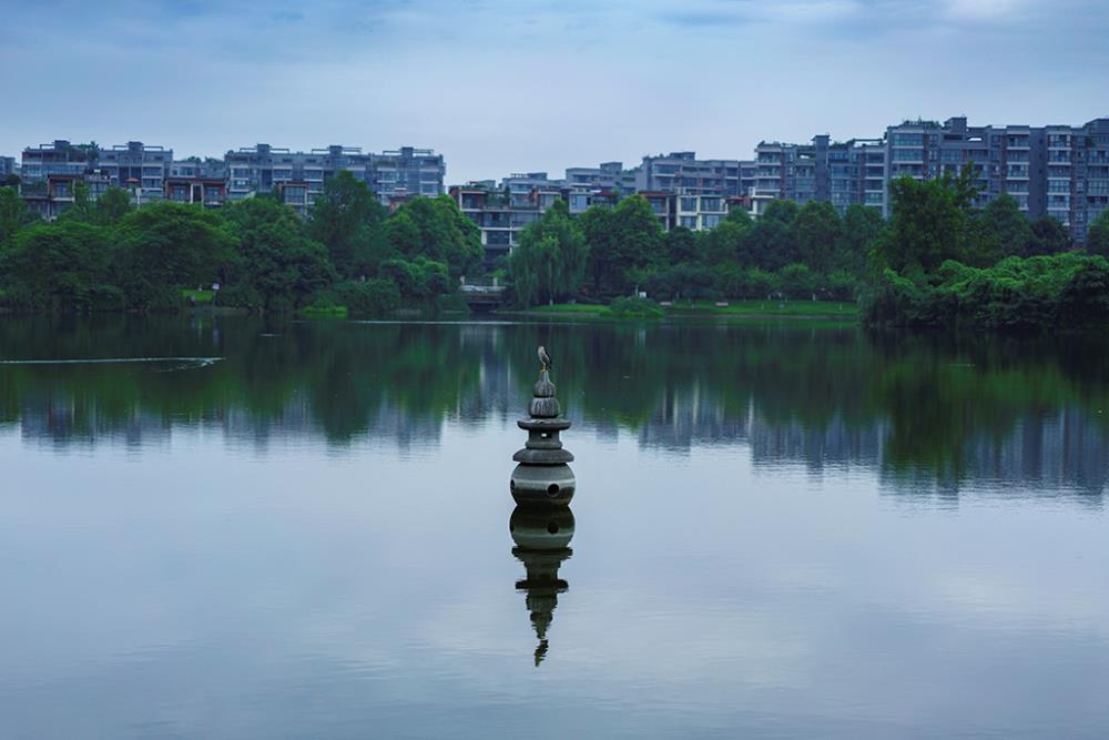 摄影作品2-水中央-校园风采-建筑与设计学院-汪涵2016113713.jpg