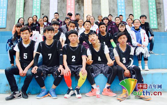 西南交通大学第十八届研支团队长沈彬彬所在的马尔康市中学的学生。沈彬彬 供图